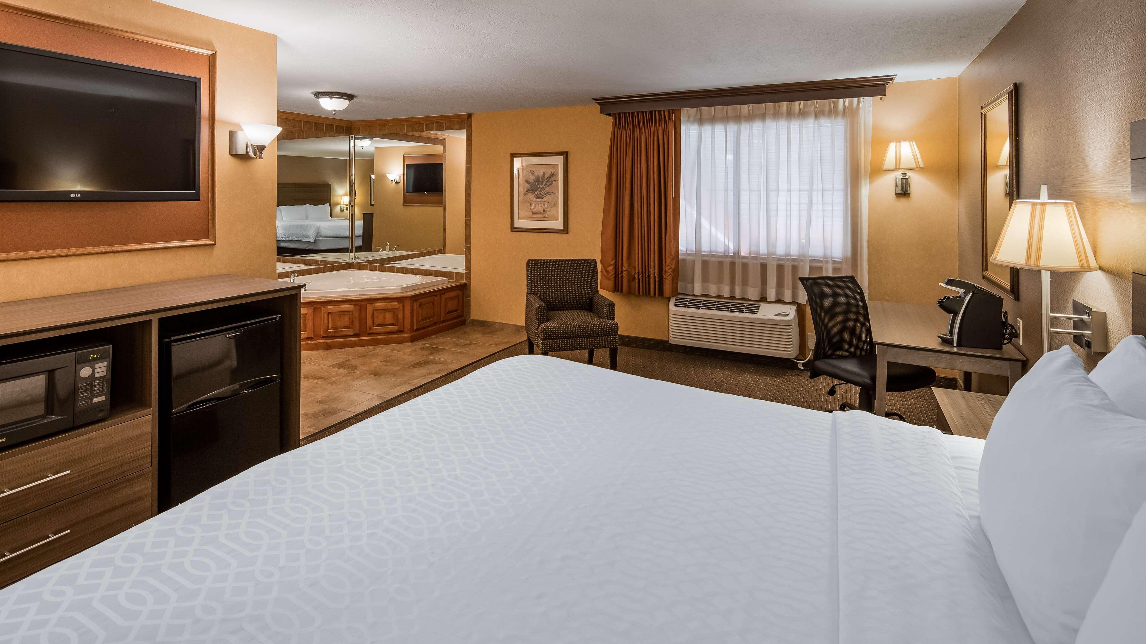 Best Western Plus North Canton Inn & Suites Bagian luar foto