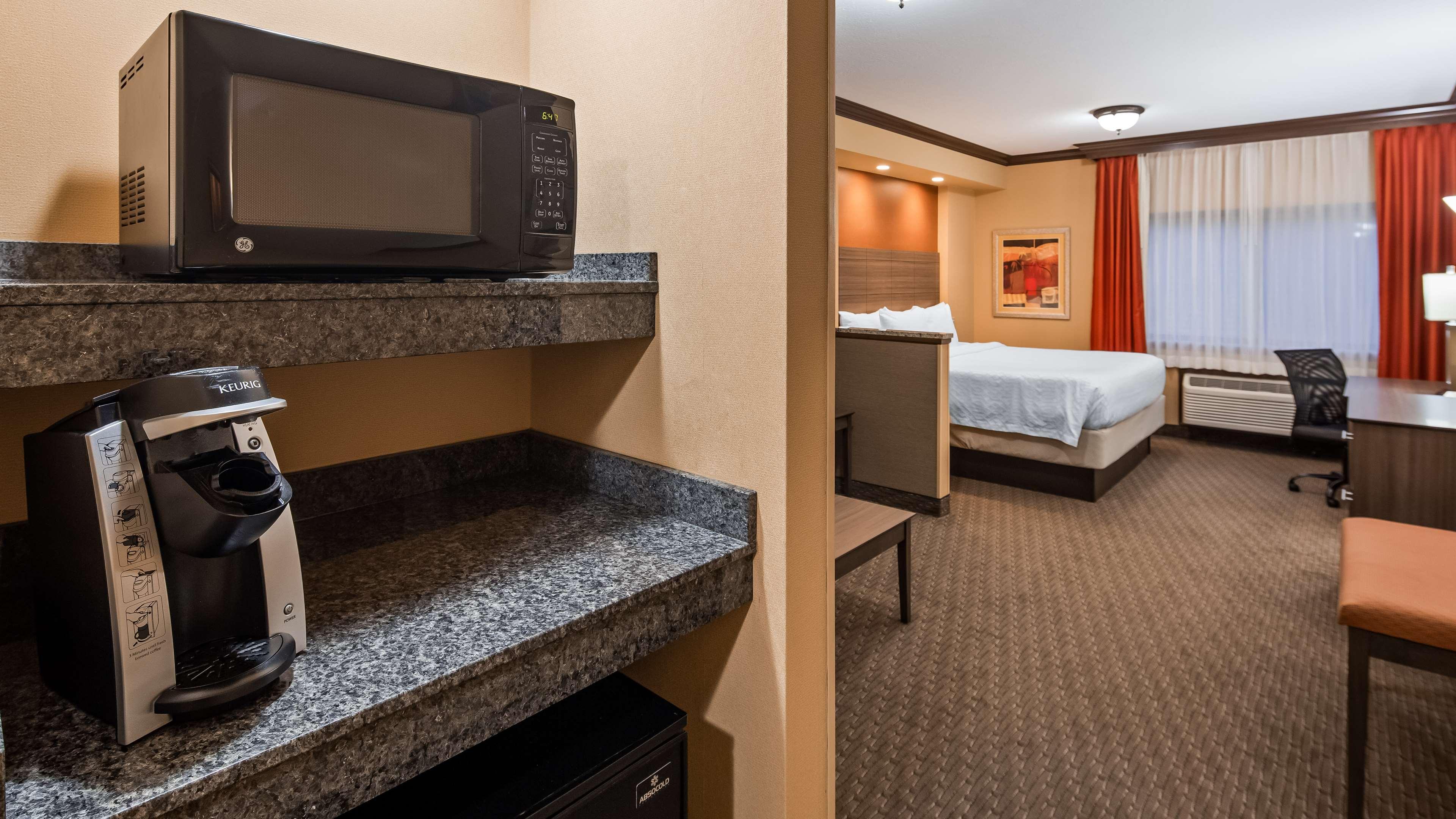 Best Western Plus North Canton Inn & Suites Bagian luar foto