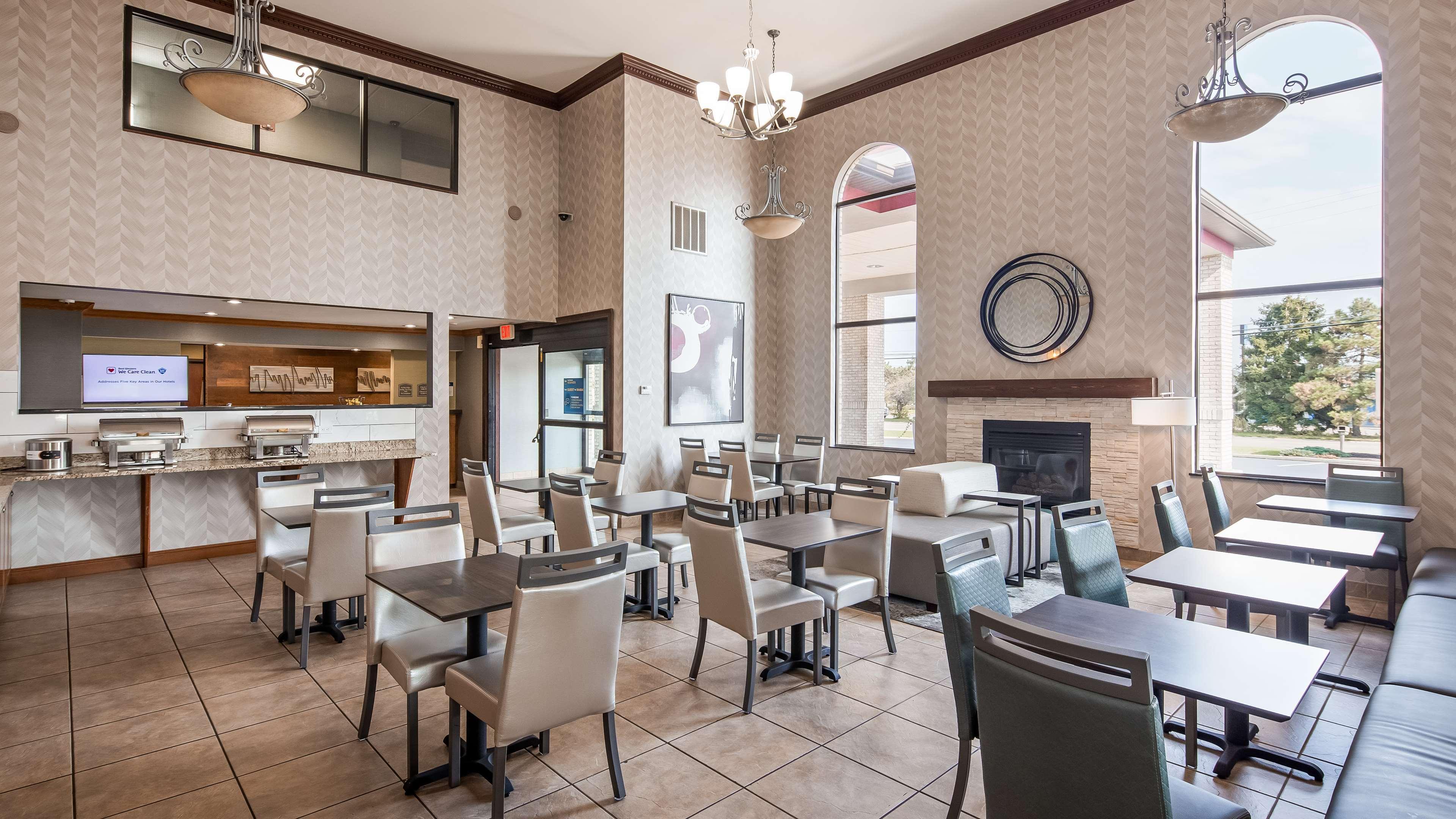 Best Western Plus North Canton Inn & Suites Bagian luar foto