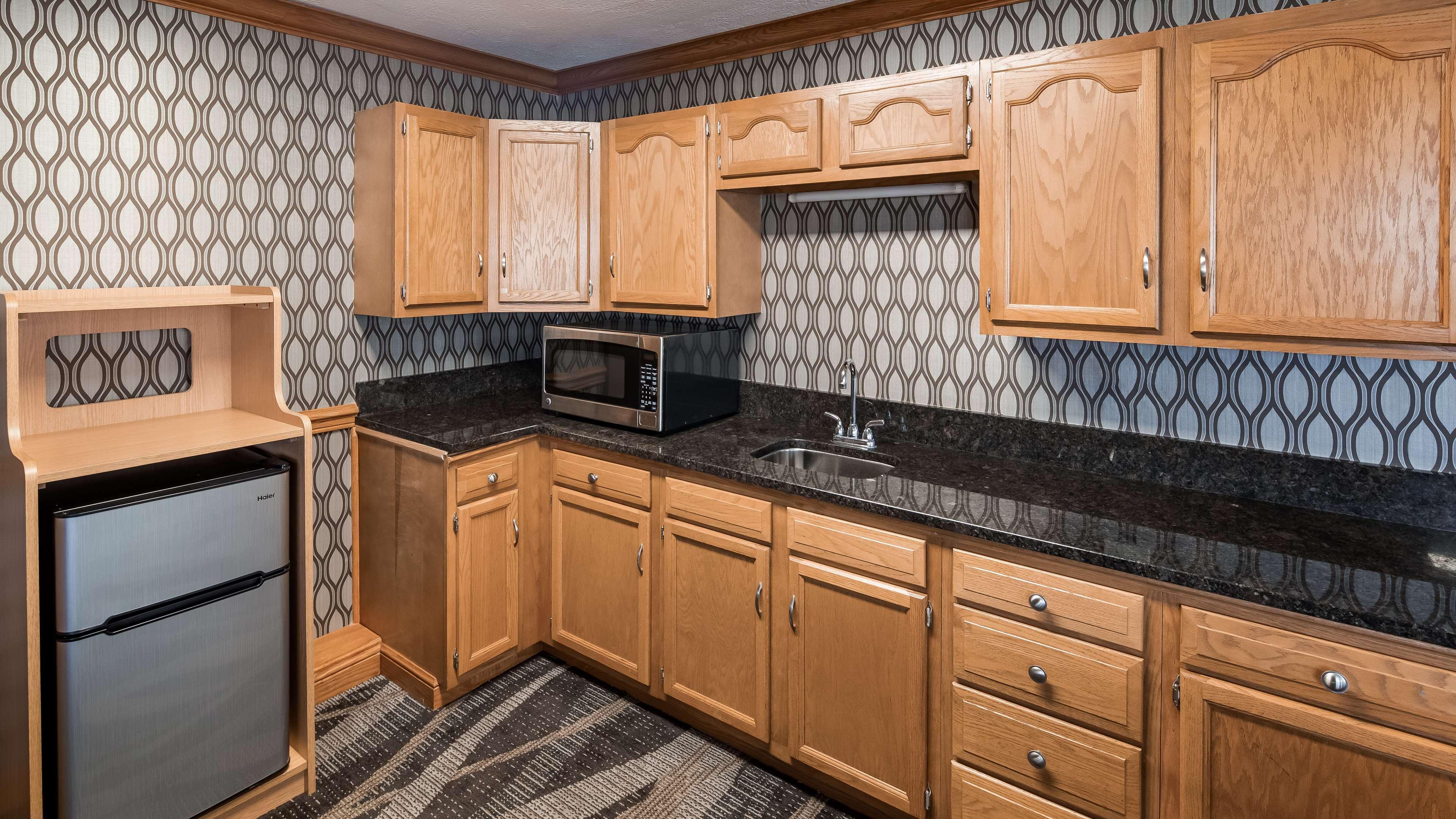 Best Western Plus North Canton Inn & Suites Bagian luar foto