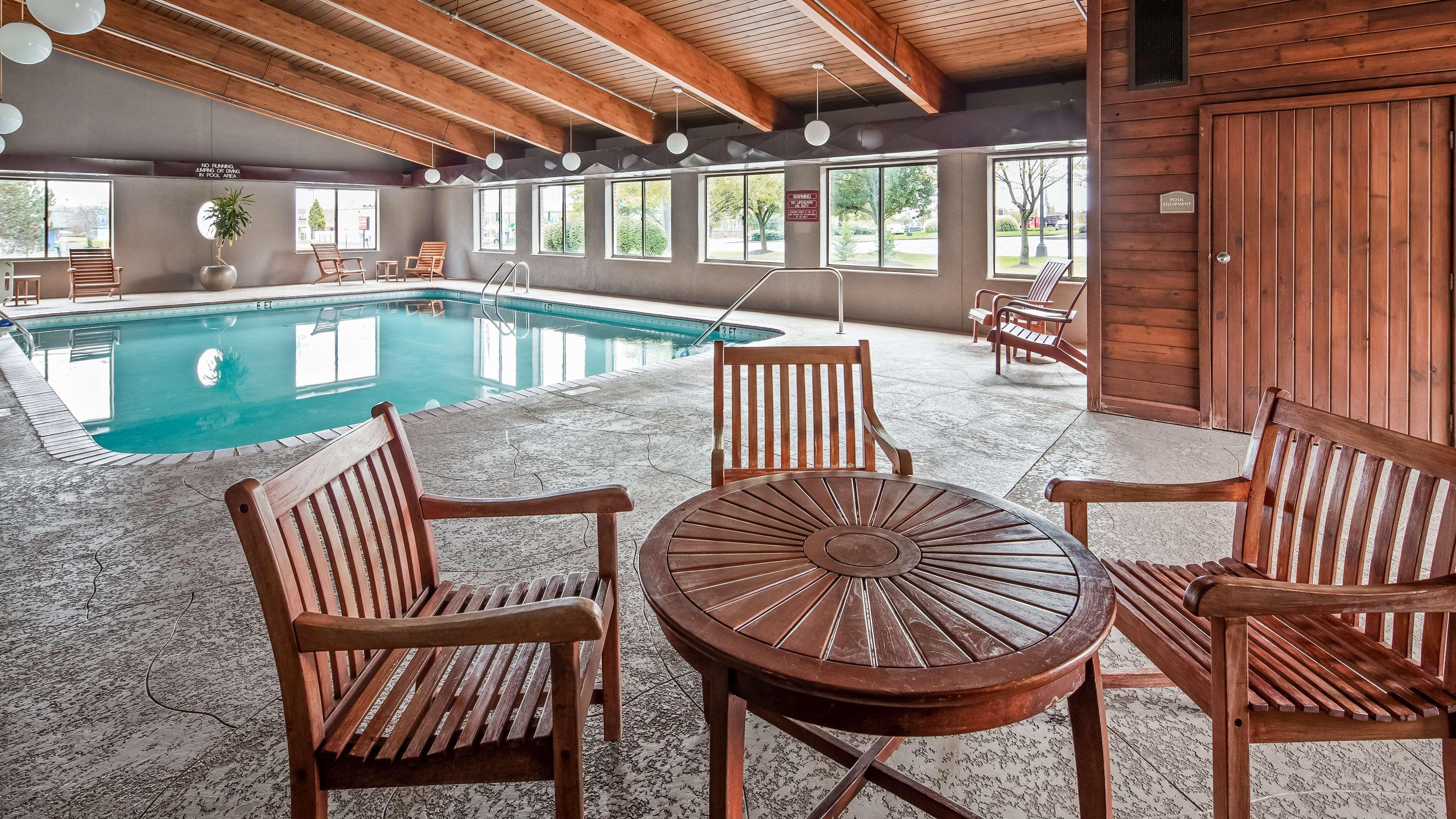 Best Western Plus North Canton Inn & Suites Bagian luar foto